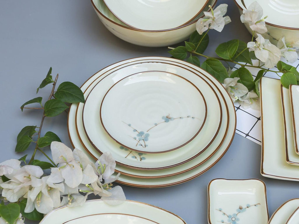 Bộ bát đĩa Bát Tràng men kem vẽ hoa Đào xanh đầy đủ 5